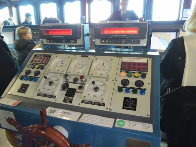 Nave Cavour La Spezia 60