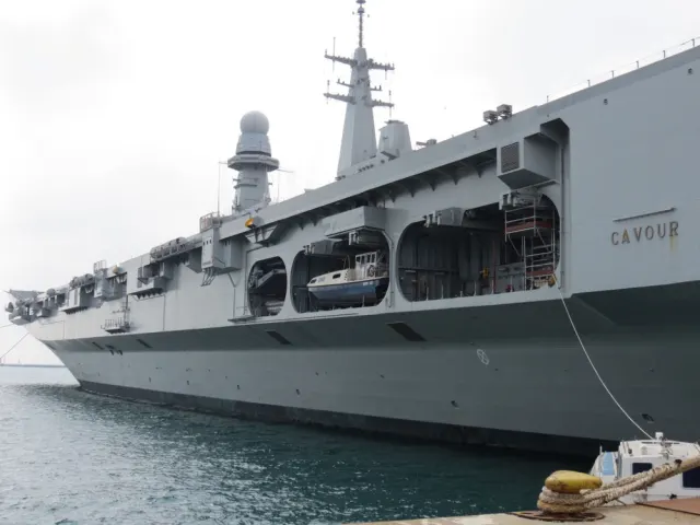 Nave Cavour La Spezia 95