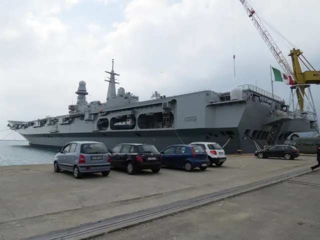 Nave Cavour La Spezia 96