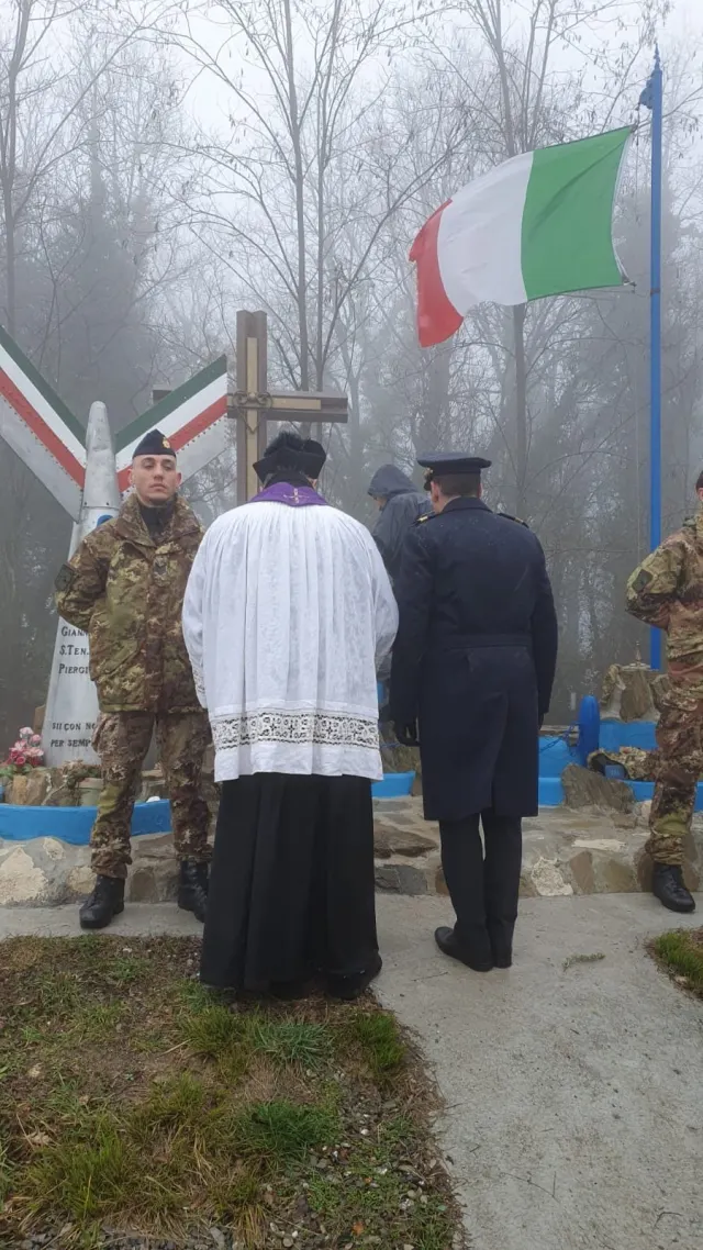 Il momento della preghiera e della benedizione al monumento
